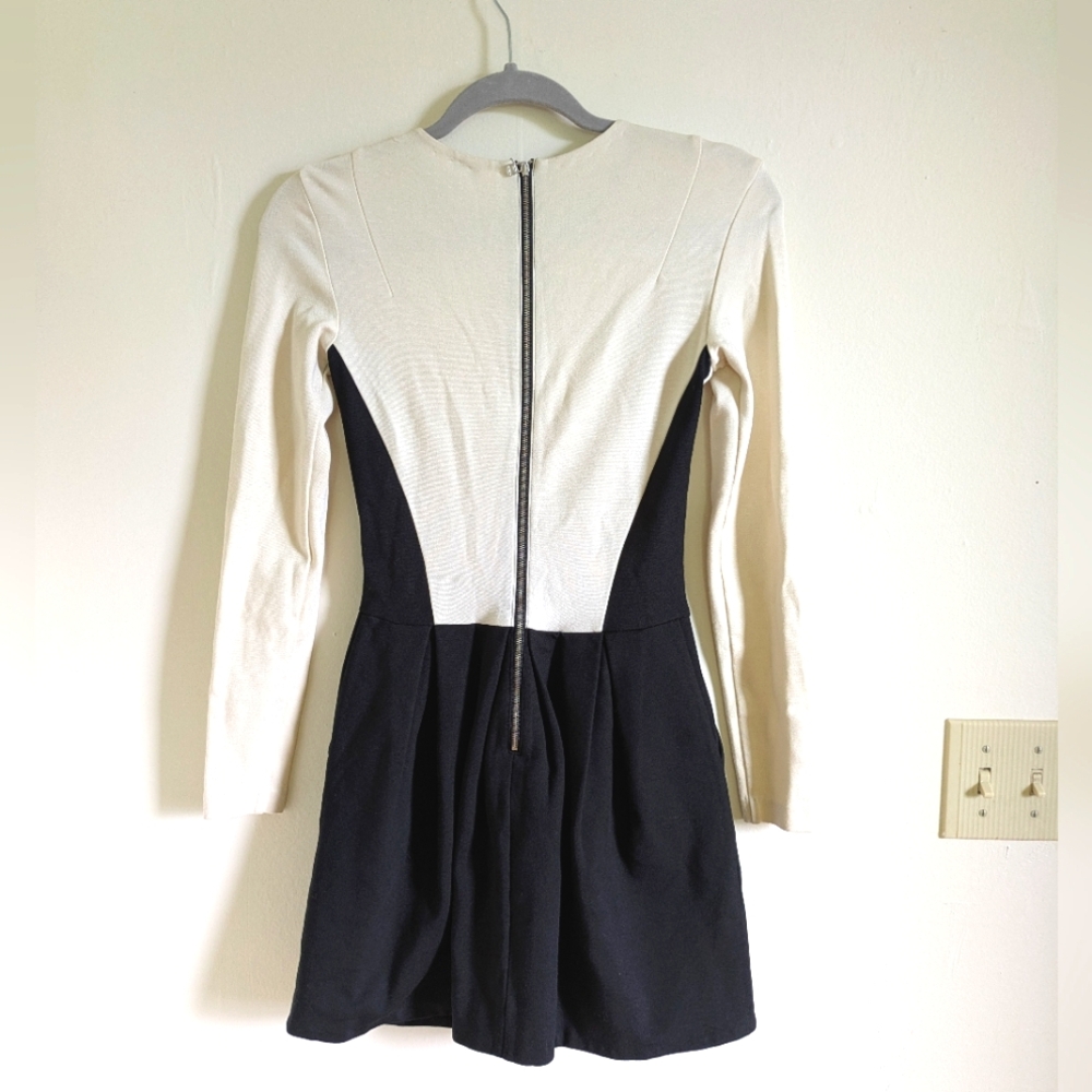 Wilfred Aritzia Black White Long Sleeve Skater classic mini knit Dress size 2